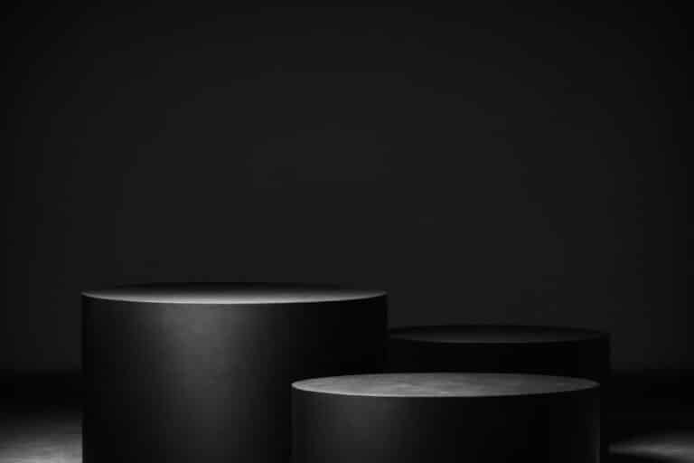 signification du fond noir dans la culture populaire