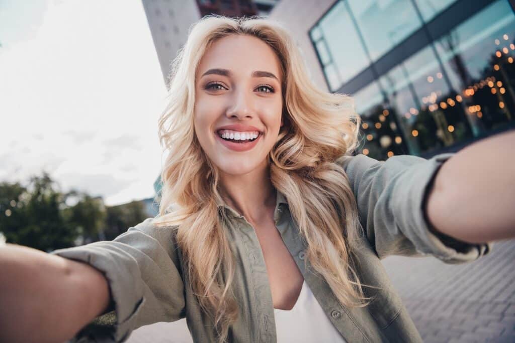 Pose Selfie Femme Id es Et Conseils Pour Devenir La Reine Des Selfies