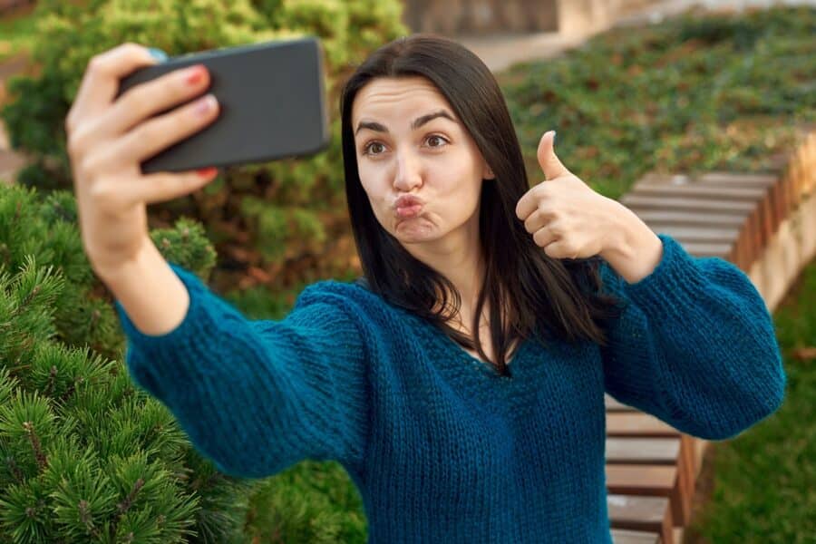 Selfie Duck Face : histoire d'une pose devenue iconique